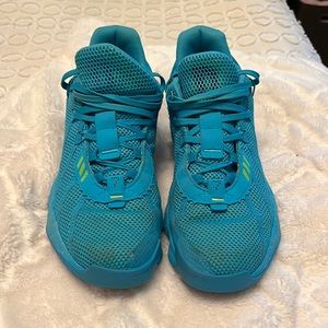 BARELY WORN Men’s Dame 7 Jamfest Adidas basketball shoes